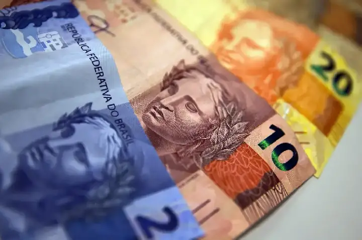 Aposentados e pensionistas do INSS começam a receber 13º nesta sexta