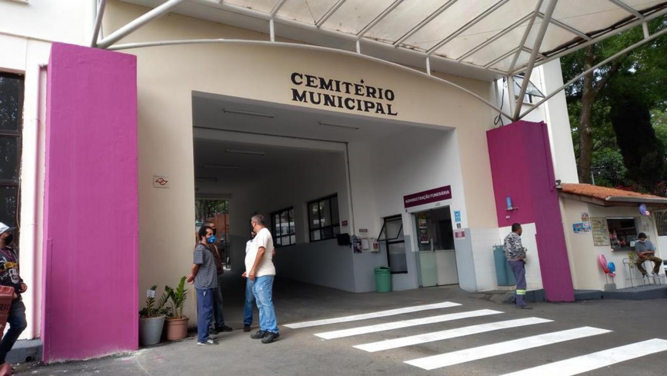 Cemitério de Barueri se prepara para visitas no Dia de Finados