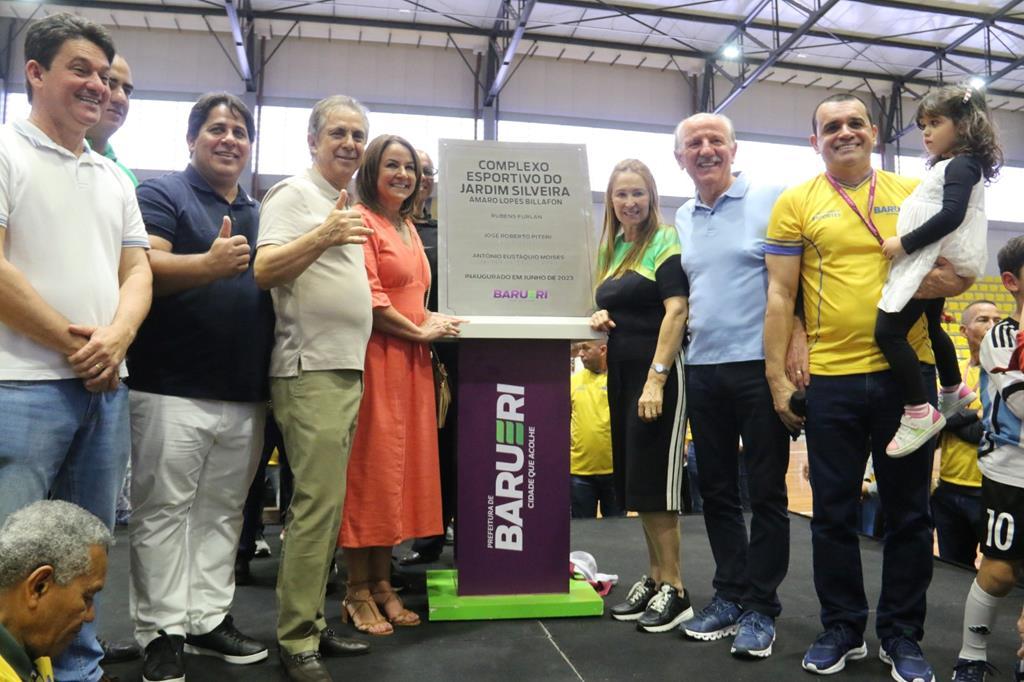 Prefeitura inaugura Complexo Esportivo ao lado da população e de ícones do esporte