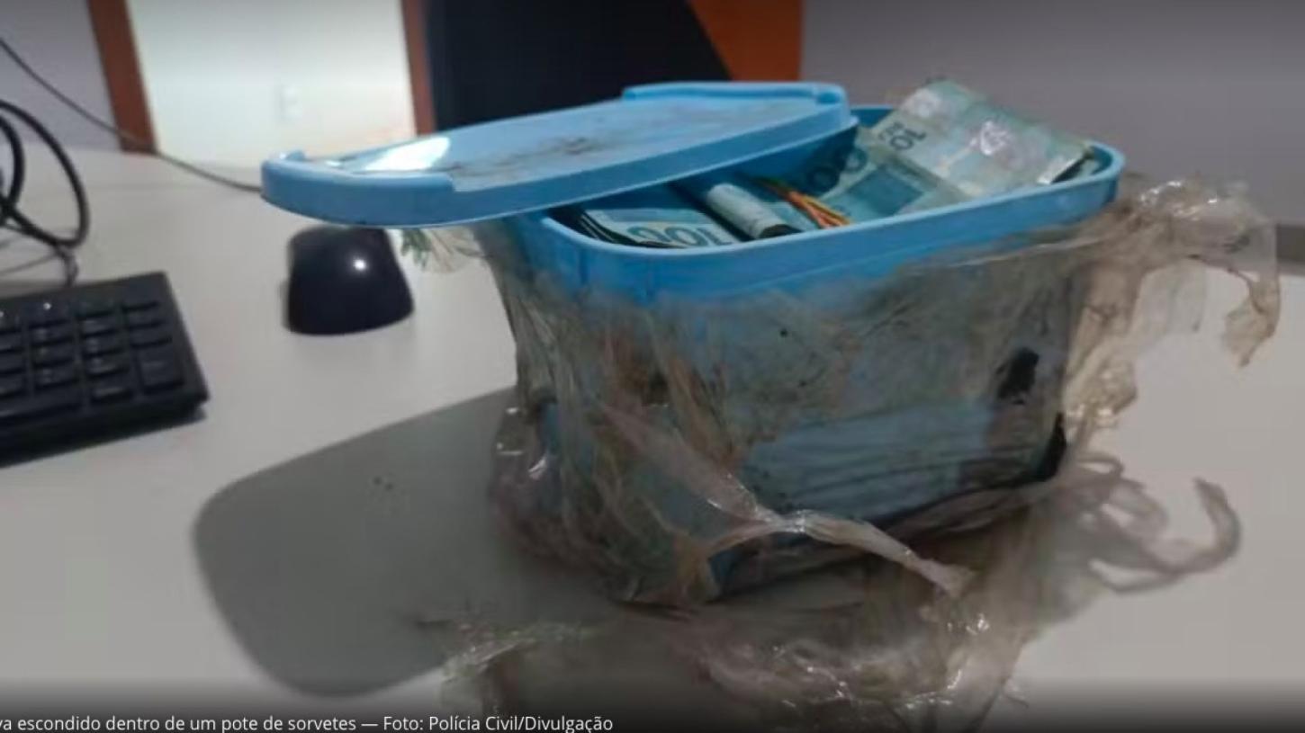 Aposentado acha R$ 60 mil enterrado em quintal e liga para a polícia