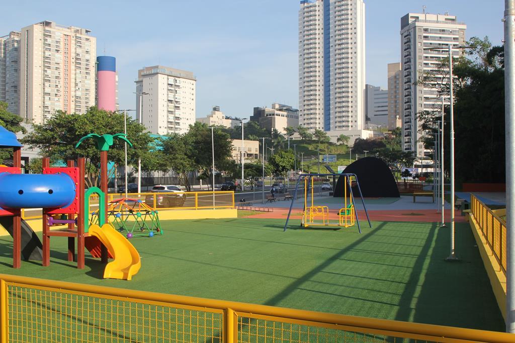 Prefeitura entrega trecho parcial da nova praça na Aldeia de Barueri