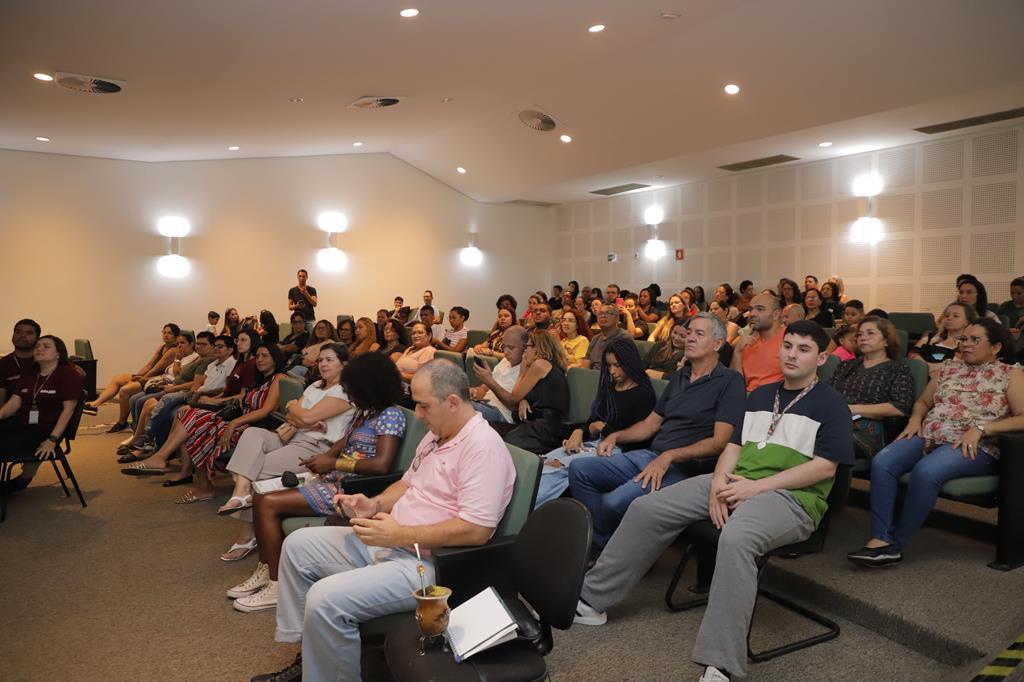 Café com Libras aborda mercado de trabalho para surdos