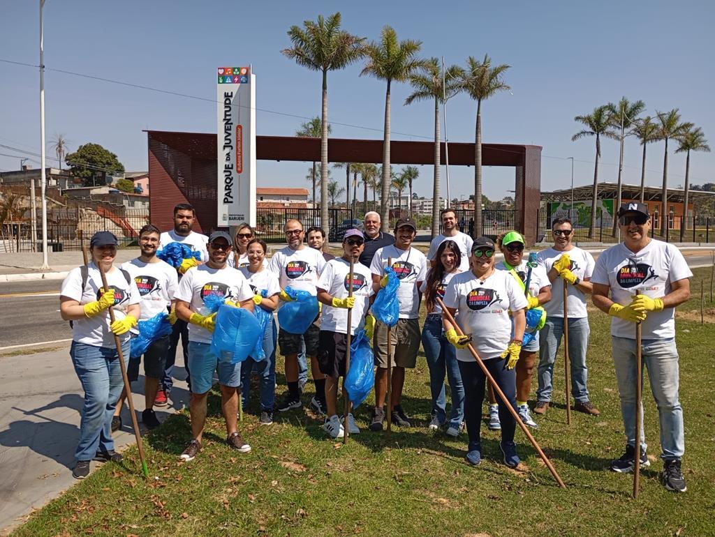 Barueri realiza ação de limpeza e plantio no Dia Mundial da Limpeza