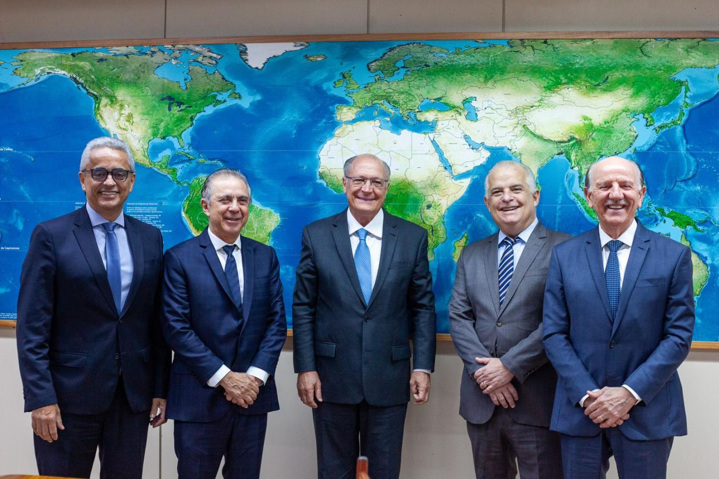 Rubens Furlan é recebido, em Brasília, pelo vice-presidente da república e pela cúpula nacional do PSB