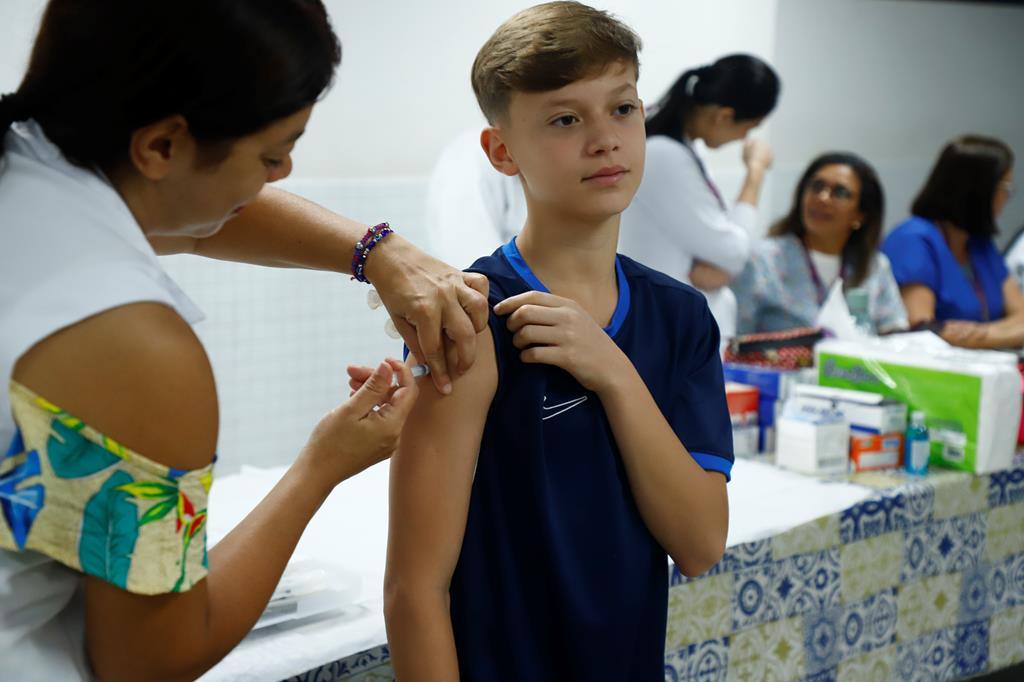 Vacinação nas escolas inicia neste sábado (11) e reforça proteção de crianças e adolescentes em Barueri